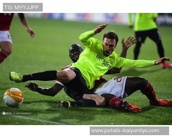 克卢日与索菲亚的精彩对决揭示两队实力差距与战术博弈的深度分析 克卢日与索菲亚的精彩对决揭示两队实力差距与战术博弈的深度分析